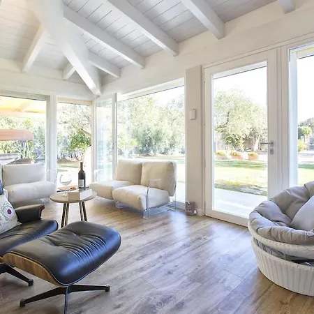 Nuit Blanche Con Piscina Air Co Wifi Vicino